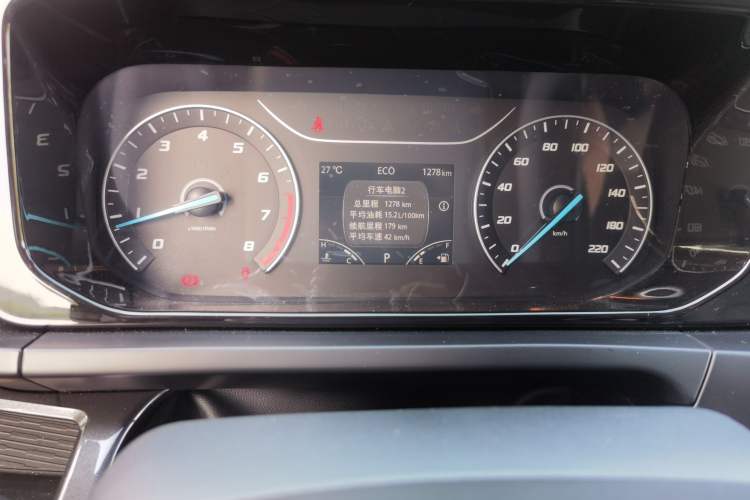 Used Ford Transit 2023 2.0T Gasoline Automatic Business & Travel Model Mid-axle Low-roof Design 7/8/9-Seater Odometer Close Up