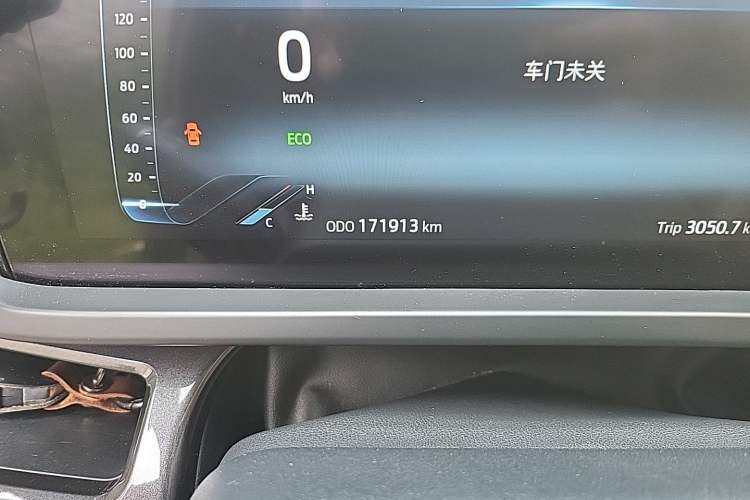 Used Ford Transit 2023 2.0T Diesel Automatic Commercial & Travel Model Mid-axle Medium Roof 7/8/9-Seater Odometer Close Up
