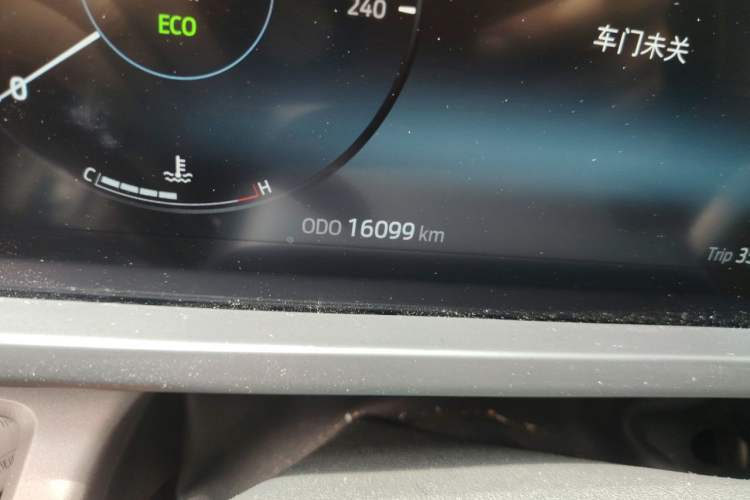 Used Ford Transit 2023 2.0T Gasoline Automatic Business & Travel Model Mid-axle Low-roof Design 7/8/9-Seater Odometer Close Up