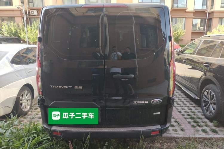 Used Ford Transit 2023 2.0T Gasoline Automatic Multi-Function Commercial Vehicle Short Wheelbase Low Roof 5/6 Seats Rear