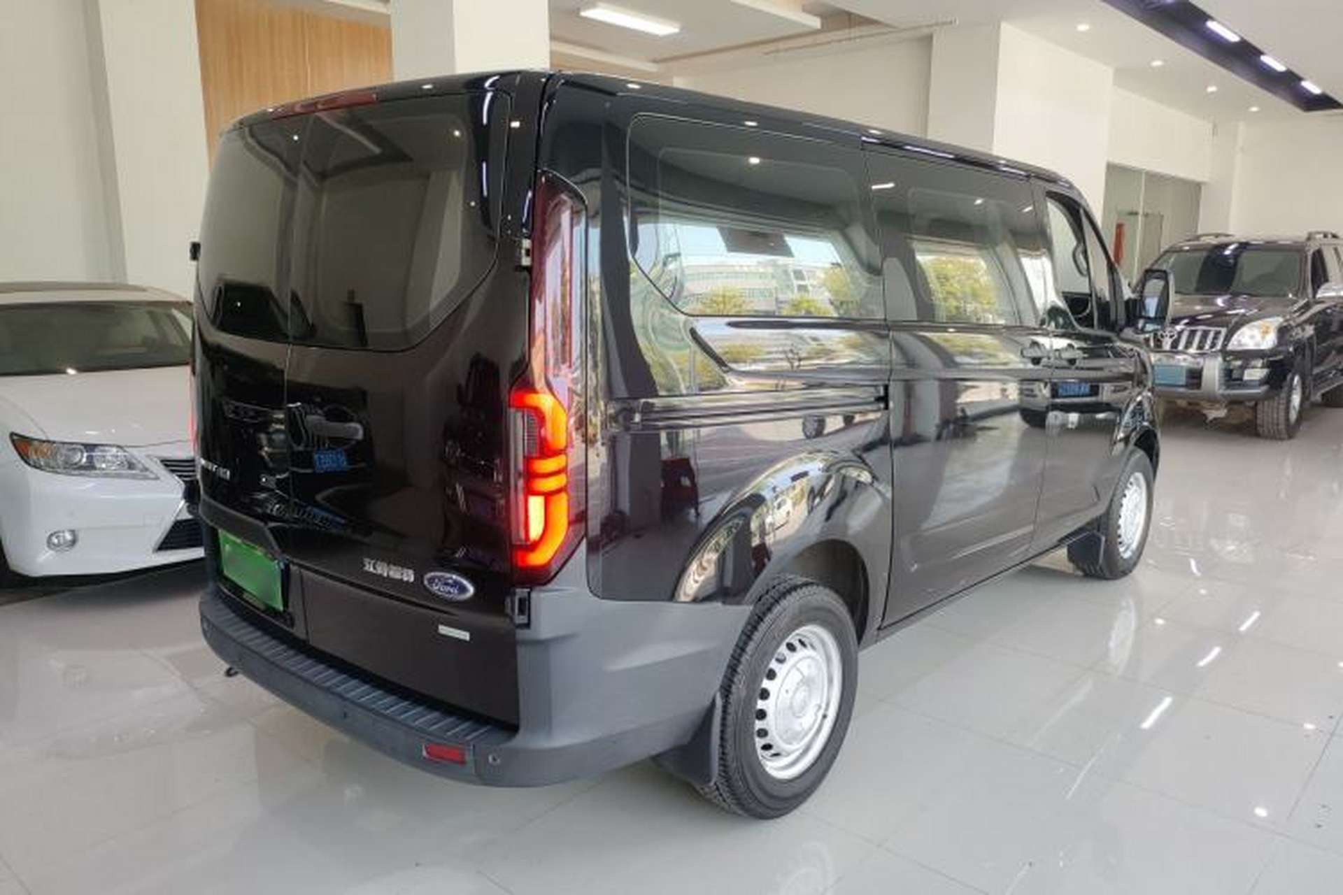 Used Ford Transit 2023 2.0T Gasoline Automatic Multi-Function Commercial Vehicle Short Wheelbase Low Roof 5/6 Seats Rear Right 45 Deg