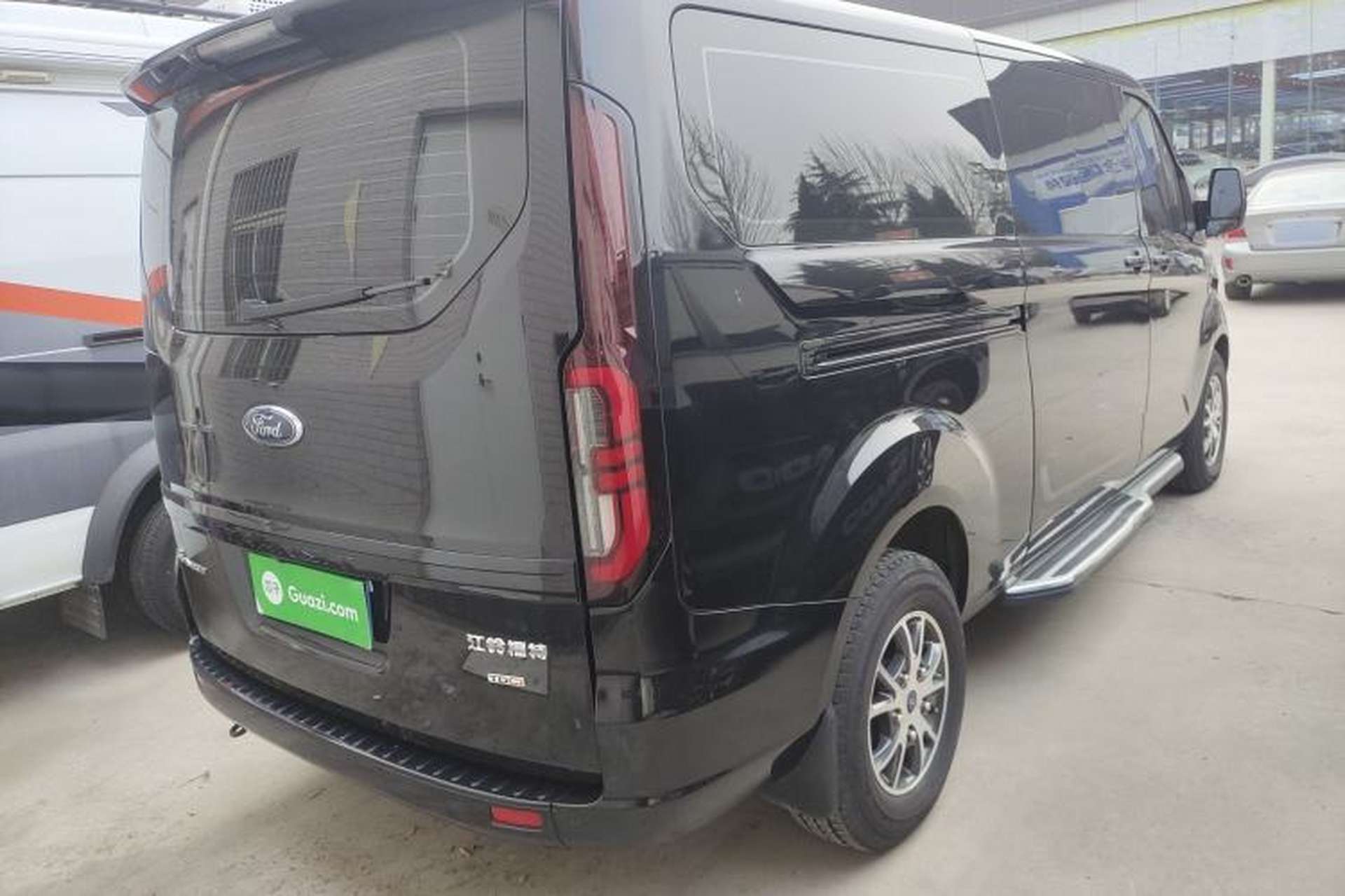 Used Ford Transit 2023 2.0T Diesel Automatic Commercial & Travel Version Mid-axle Low-roof Design 7/8/9-Seater Rear Right 45 Deg