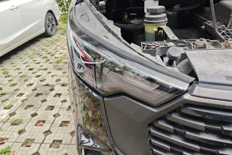 Used Ford Transit 2023 2.0T Diesel Automatic Commercial Van Short Wheelbase Low Roof—7/8/9-Seater Right Front Headlight