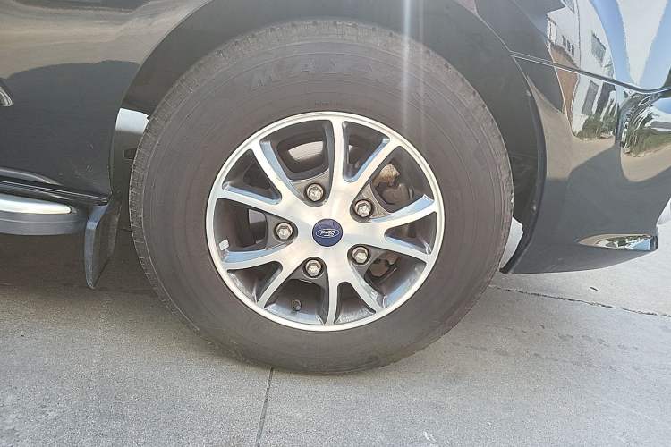 Used Ford Transit 2023 2.0T Diesel Automatic Commercial & Travel Model Mid-axle Medium Roof 7/8/9-Seater Right Front Wheel Hub