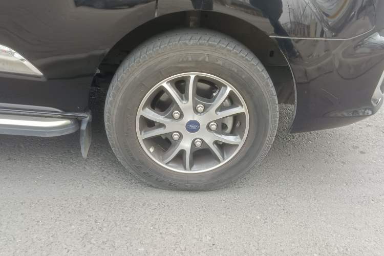 Used Ford Transit 2023 2.0T Gasoline Automatic Business & Travel Short Wheelbase Low-Roof 7/8/9-Seater Right Front Wheel Hub