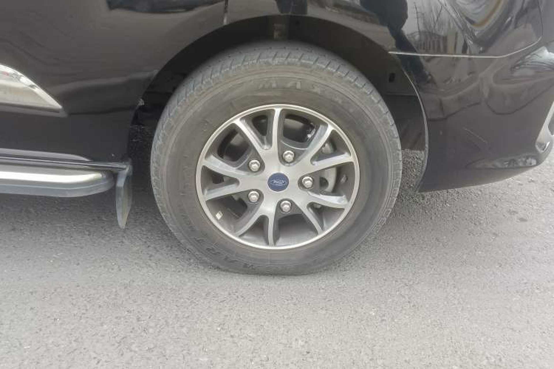 Used Ford Transit 2023 2.0T Gasoline Automatic Business & Travel Short Wheelbase Low-Roof 7/8/9-Seater Right Front Wheel Hub