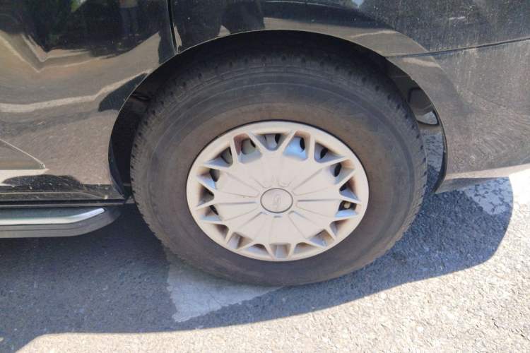 Used Ford Transit 2023 2.0T Diesel Automatic Commercial & Travel Version Mid-axle Low-roof Design 7/8/9-Seater Right Front Wheel Hub