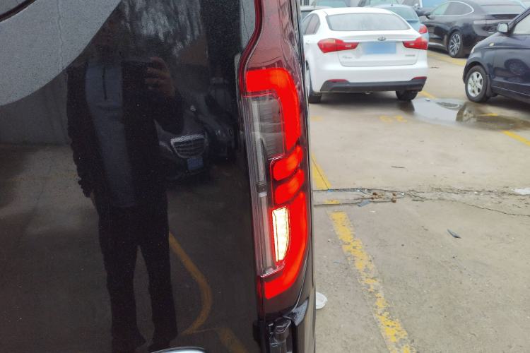 Used Ford Transit 2023 2.0T Gasoline Automatic Business & Travel Model Mid-axle Medium Roof 7/8/9-Seater Right Rear Taillight