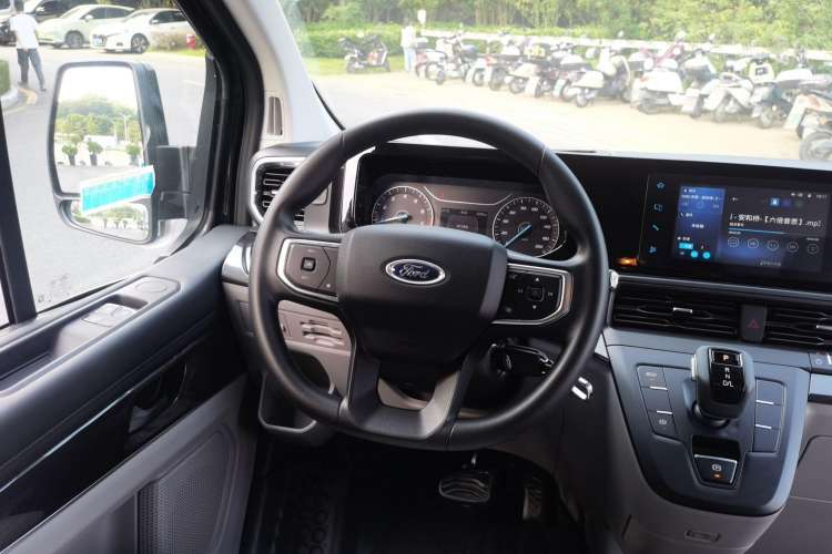 Used Ford Transit 2023 2.0T Gasoline Automatic Business & Travel Model Mid-axle Low-roof Design 7/8/9-Seater Steering Wheel