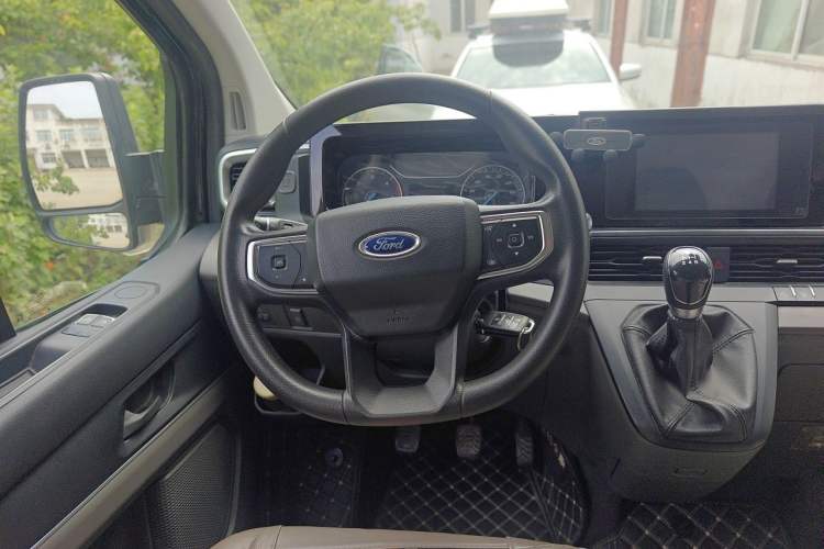 Used Ford Transit 2023 2.0T Diesel Manual Multifunction Commercial Vehicle Short Wheelbase Low Roof 5/6 Seats Steering Wheel