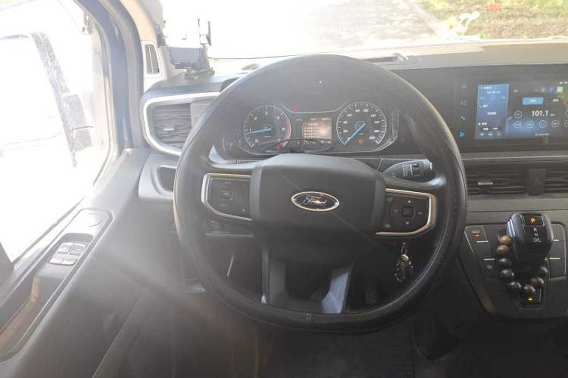 Used Ford Transit 2023 2.0T Diesel Automatic Multi-Function Commercial Vehicle Short Wheelbase Low Roof 5/6 Seats Steering Wheel