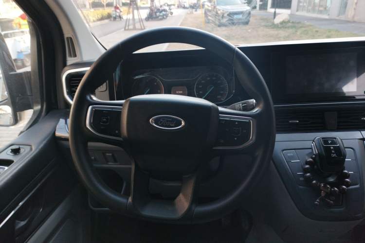 Used Ford Transit 2023 2.0T Diesel Automatic Commercial & Travel Version Mid-axle Low-roof Design 7/8/9-Seater Steering Wheel