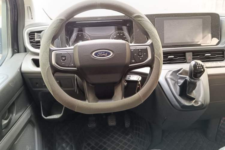 Used Ford Transit 2023 2.0T Diesel Manual Multifunction Commercial Vehicle Short Wheelbase Low Roof 5/6 Seats Steering Wheel
