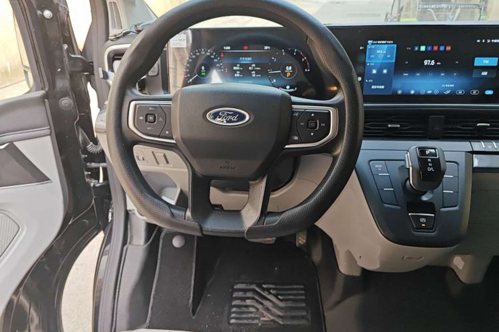 Used Ford Transit 2023 2.0T Diesel Automatic Commercial Van Short Wheelbase Low Roof—7/8/9-Seater Steering Wheel