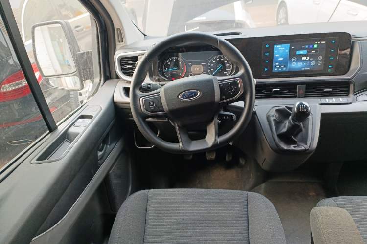 Used Ford Transit 2023 2.0T Diesel Manual Multifunction Commercial Vehicle Mid-axle Mid-roof 5/6 Seats Steering Wheel