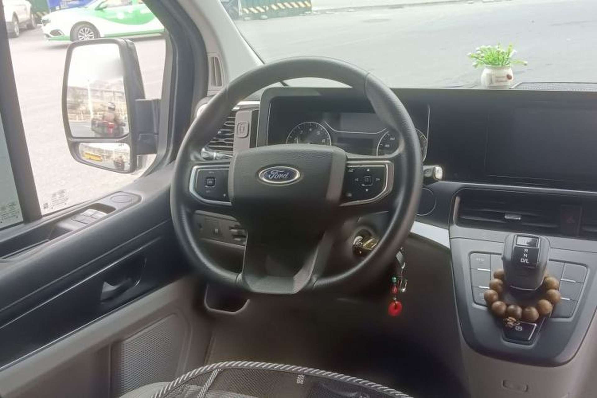 Used Ford Transit 2023 2.0T Gasoline Automatic Business & Travel Short Wheelbase Low-Roof 7/8/9-Seater Steering Wheel