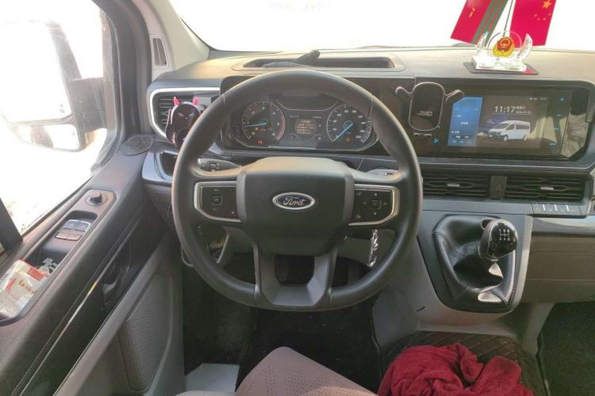 Used Ford Transit 2023 2.0T Diesel Manual Commercial & Travel Version Mid-axle Medium Roof 7/8/9-Seater Steering Wheel