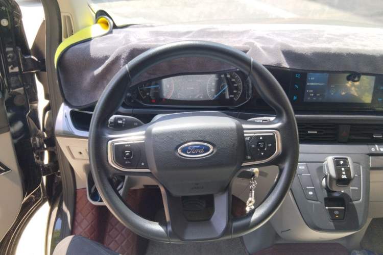 Used Ford Transit 2023 2.0T Diesel Automatic Commercial & Travel Version Mid-axle Low-roof Design 7/8/9-Seater Steering Wheel