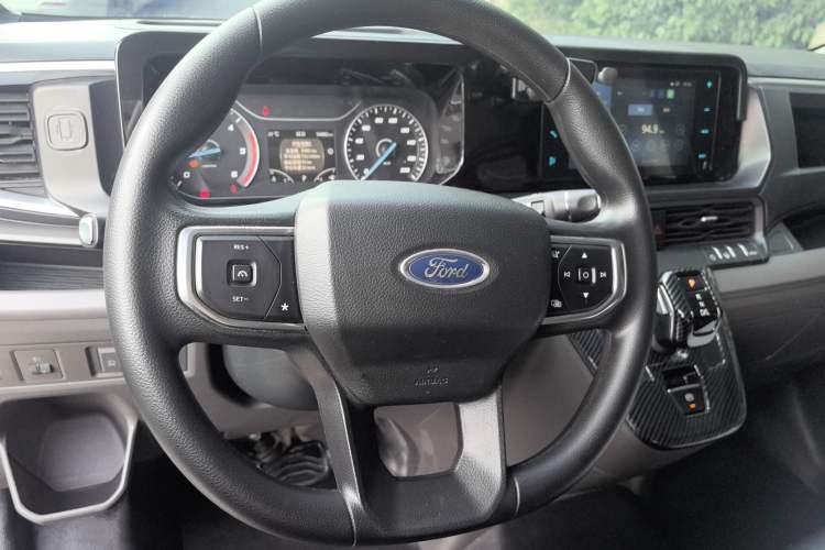 Used Ford Transit 2023 2.0T Diesel Automatic Multi-Function Commercial Vehicle Short Wheelbase Low Roof 5/6 Seats Steering Wheel