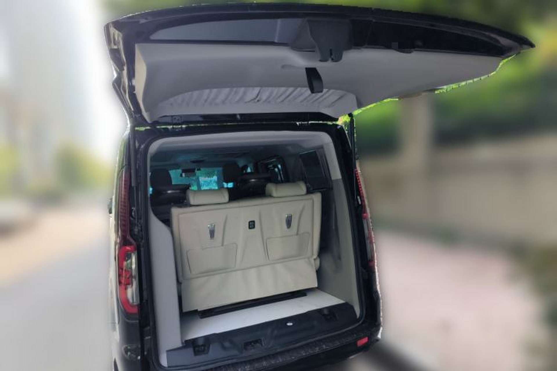 Used Ford Transit 2023 2.0T Diesel Automatic Commercial Van Short Wheelbase Low Roof—7/8/9-Seater Trunk