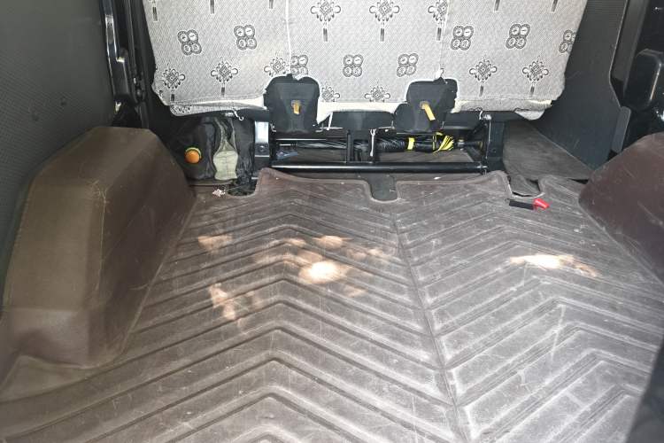 Used Ford Transit 2023 2.0T Diesel Automatic Multi-Function Commercial Vehicle Short Wheelbase Low Roof 5/6 Seats Trunk