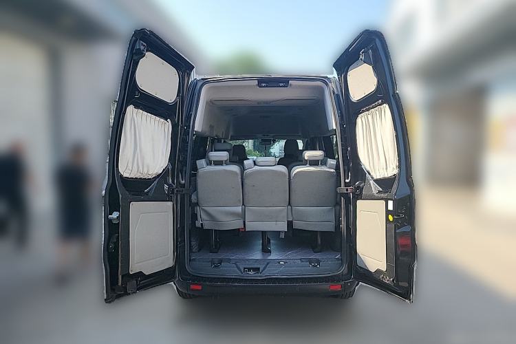 Used Ford Transit 2023 2.0T Diesel Automatic Commercial & Travel Model Mid-axle Medium Roof 7/8/9-Seater Trunk