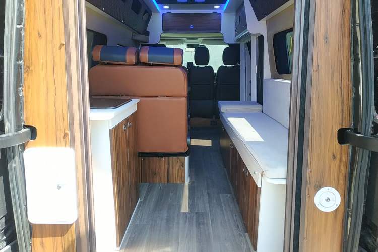 Used Ford Transit 2023 2.0T Diesel Automatic Multi-Purpose Commercial Vehicle Mid-Frame Mid-Roof 5/6 Seats Trunk
