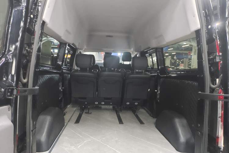 Used Ford Transit 2023 2.0T Gasoline Automatic Multi-Function Commercial Vehicle Mid-Drive Mid-Roof 5/6 Seats Trunk