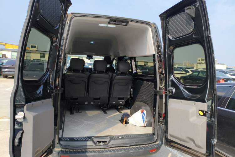 Used Ford Transit 2023 2.0T Gasoline Automatic Multi-Function Commercial Vehicle Mid-Drive Mid-Roof 5/6 Seats Trunk