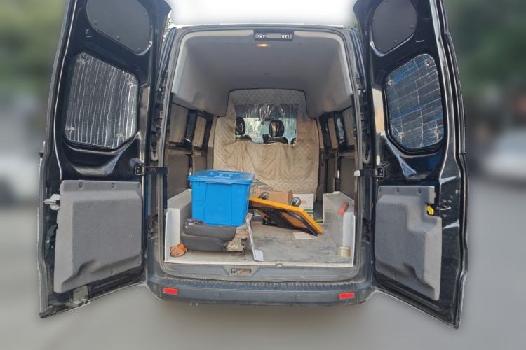 Used Ford Transit 2023 2.0T Diesel Manual Multifunction Commercial Vehicle Mid-axle Mid-roof 5/6 Seats Trunk