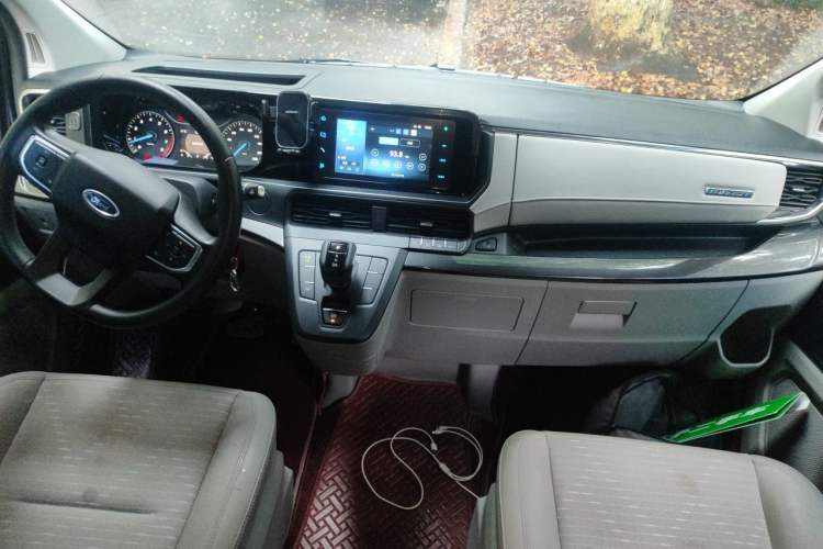 Used Ford Transit 2023 2.0T Gasoline Automatic Business & Travel Model Mid-axle Low-roof Design 7/8/9-Seater Center Console