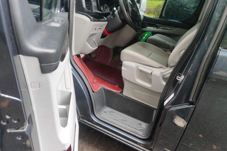 Used Ford Transit 2023 2.0T Gasoline Automatic Business & Travel Model Mid-axle Low-roof Design 7/8/9-Seater Driver Seat
