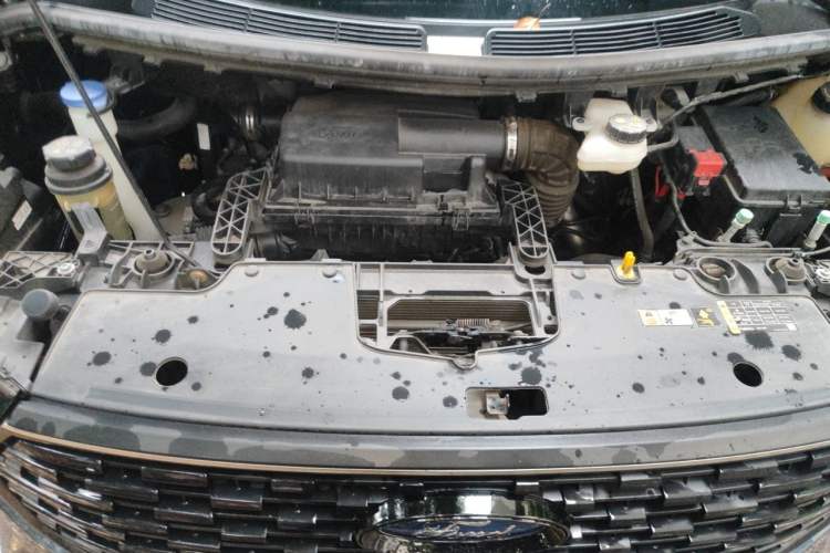 Used Ford Transit 2023 2.0T Gasoline Automatic Business & Travel Model Mid-axle Low-roof Design 7/8/9-Seater Engine Bay