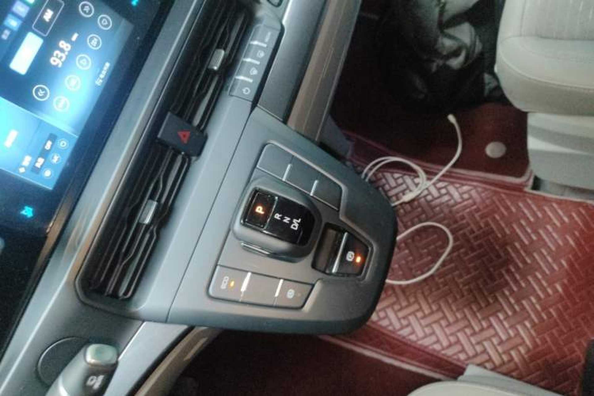 Used Ford Transit 2023 2.0T Gasoline Automatic Business & Travel Model Mid-axle Low-roof Design 7/8/9-Seater Gear Lever