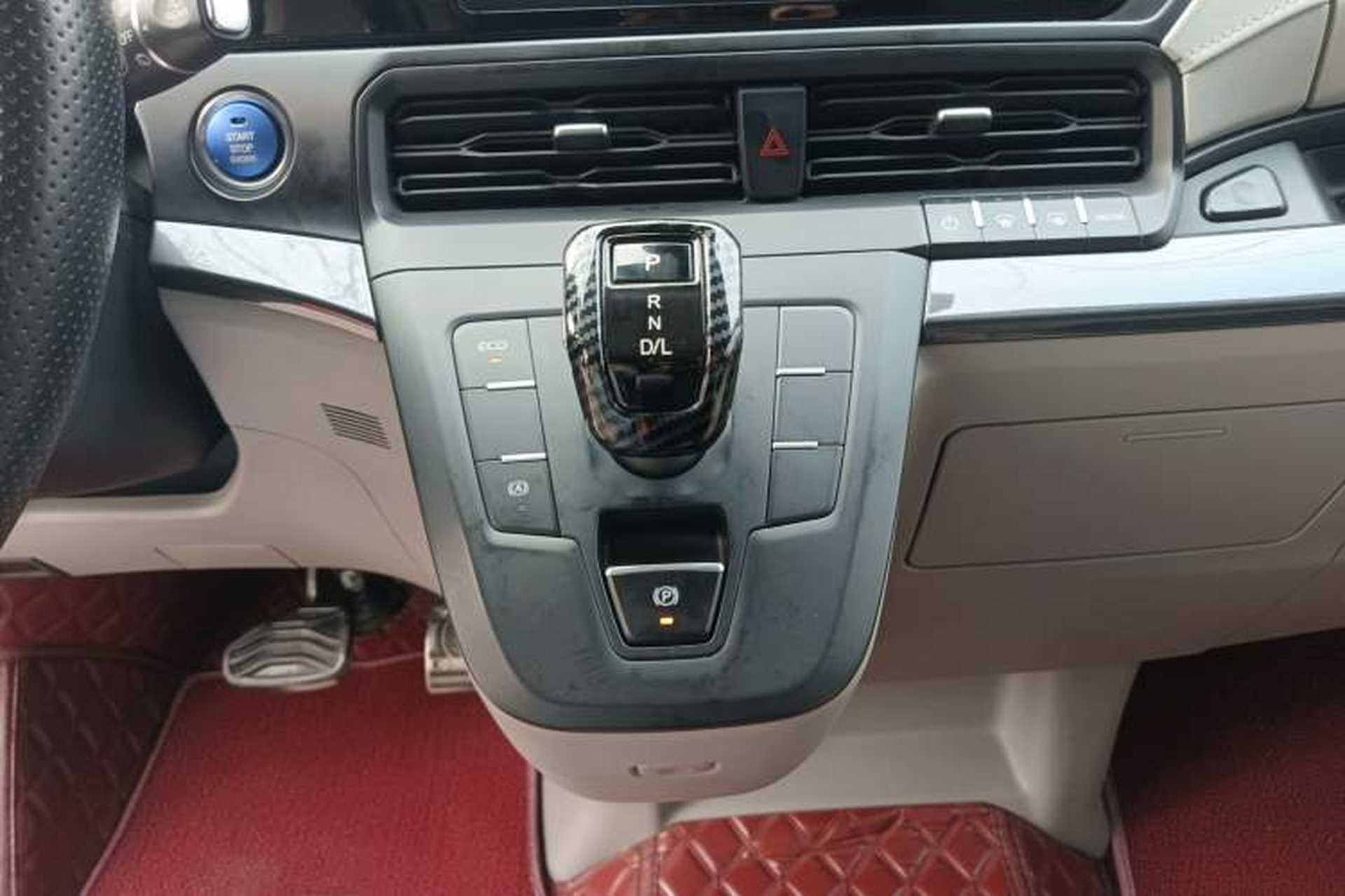 Used Ford Transit 2023 2.0T Diesel Automatic Commercial & Travel Version Mid-axle Low-roof Design 7/8/9-Seater Gear Lever