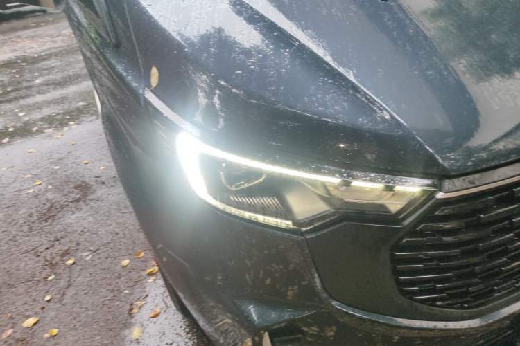 Used Ford Transit 2023 2.0T Gasoline Automatic Business & Travel Model Mid-axle Low-roof Design 7/8/9-Seater Right Front Headlight
