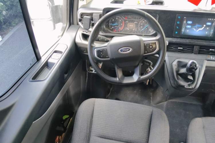 Used Ford Transit 2023 2.0T Diesel Manual Commercial & Travel Version Mid-axle Medium Roof 7/8/9-Seater Steering Wheel