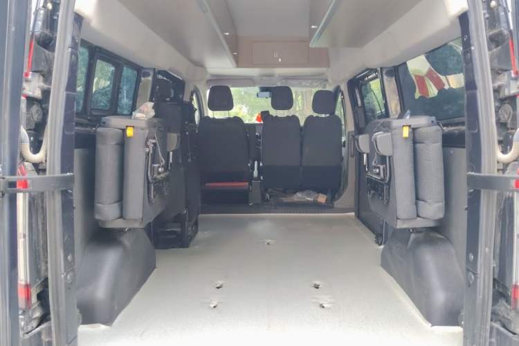 Used Ford Transit 2023 2.0T Diesel Manual Commercial & Travel Version Mid-axle Medium Roof 7/8/9-Seater Trunk