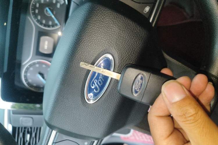 Used Ford Transit 2023 2.0T Gasoline Automatic Business & Travel Model Mid-axle Low-roof Design 7/8/9-Seater Vehicle Key