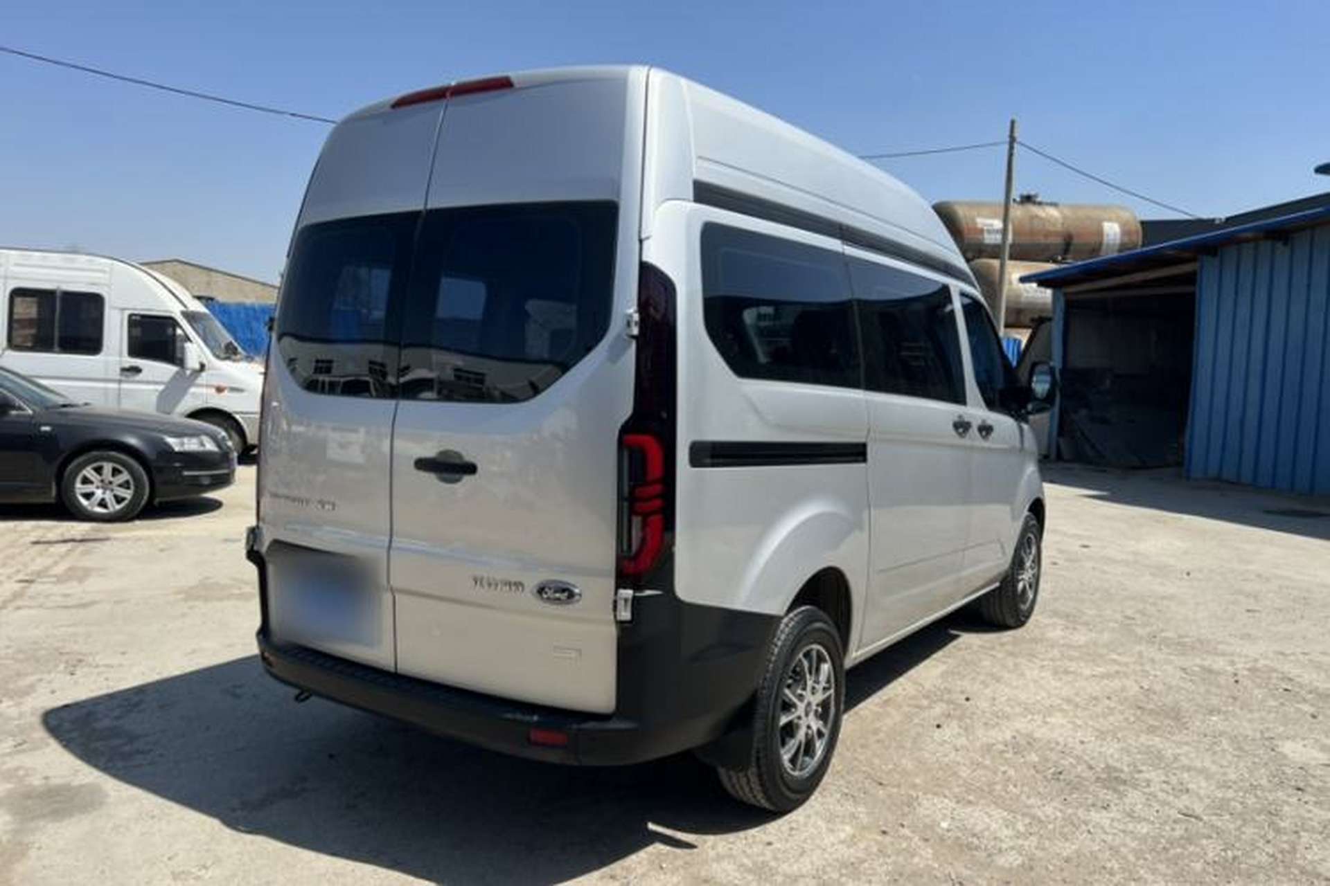 Used Ford Transit 2023 2.0T Gasoline Automatic Multi-Function Commercial Vehicle Short Wheelbase Mid-Roof Design 5/6 Seats Exterior 1
