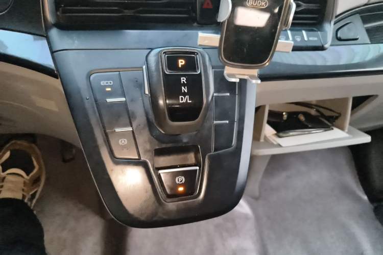 Used Ford Transit 2023 2.0T Diesel Automatic Commercial & Travel Version Mid-axle Low-roof Design 7/8/9-Seater Gear Lever
