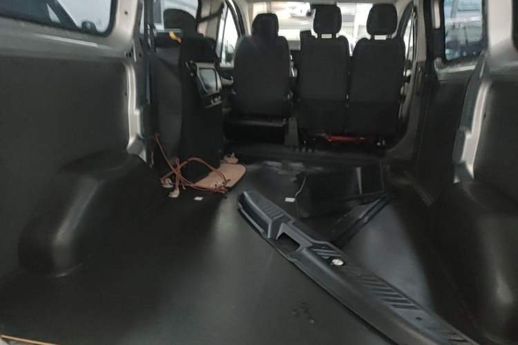 Used Ford Transit 2023 2.0T Gasoline Automatic Multi-Function Commercial Vehicle Short Wheelbase Mid-Roof Design 5/6 Seats Trunk
