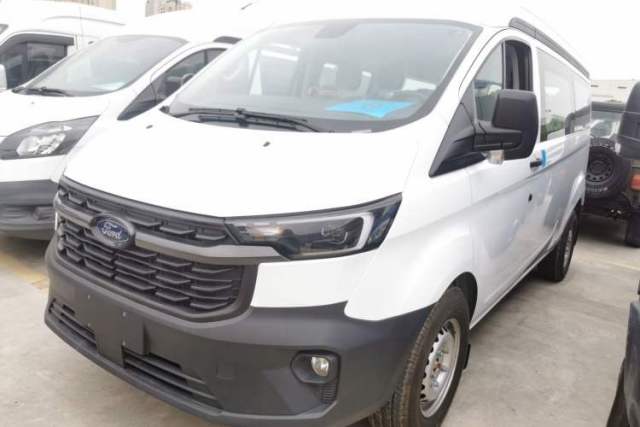 Used Ford Transit 2023 2.0T Diesel Manual Multifunction Commercial Vehicle Mid-axle Mid-roof 5/6 Seats