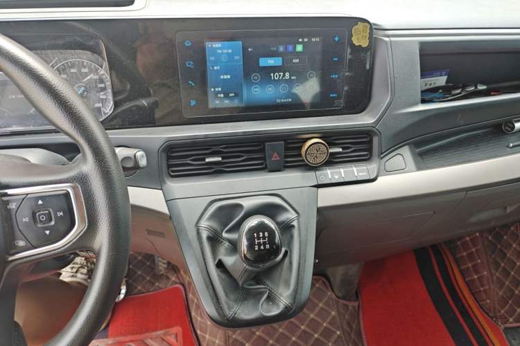 Used Ford Transit 2023 2.0T Diesel Manual Multifunction Commercial Vehicle Mid-axle Mid-roof 5/6 Seats Audio And AC Panel