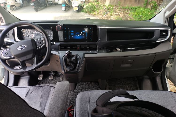 Used Ford Transit 2023 2.0T Diesel Manual Multifunction Commercial Vehicle Mid-axle Low-Roof Design 5/6 Seats Center Console