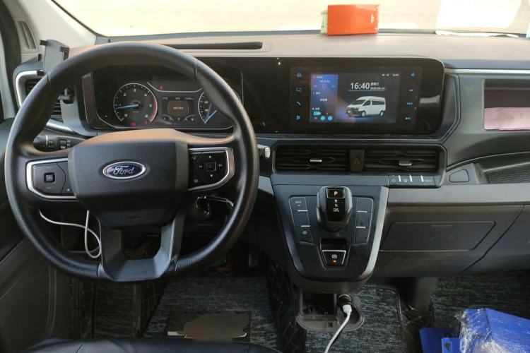 Used Ford Transit 2023 2.0T Diesel Automatic Multi-Function Commercial Vehicle Mid-Axle Low-Roof Design 5/6 Seats Center Console