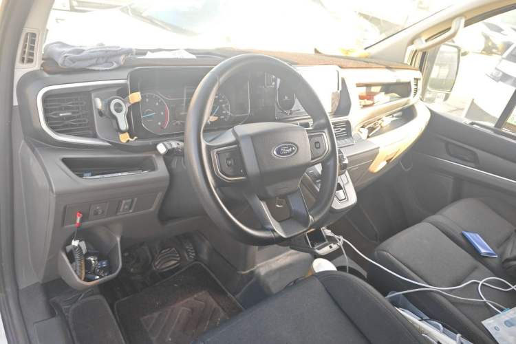 Used Ford Transit 2023 2.0T Diesel Automatic Multi-Function Commercial Vehicle Short Wheelbase Low Roof 5/6 Seats Center Console