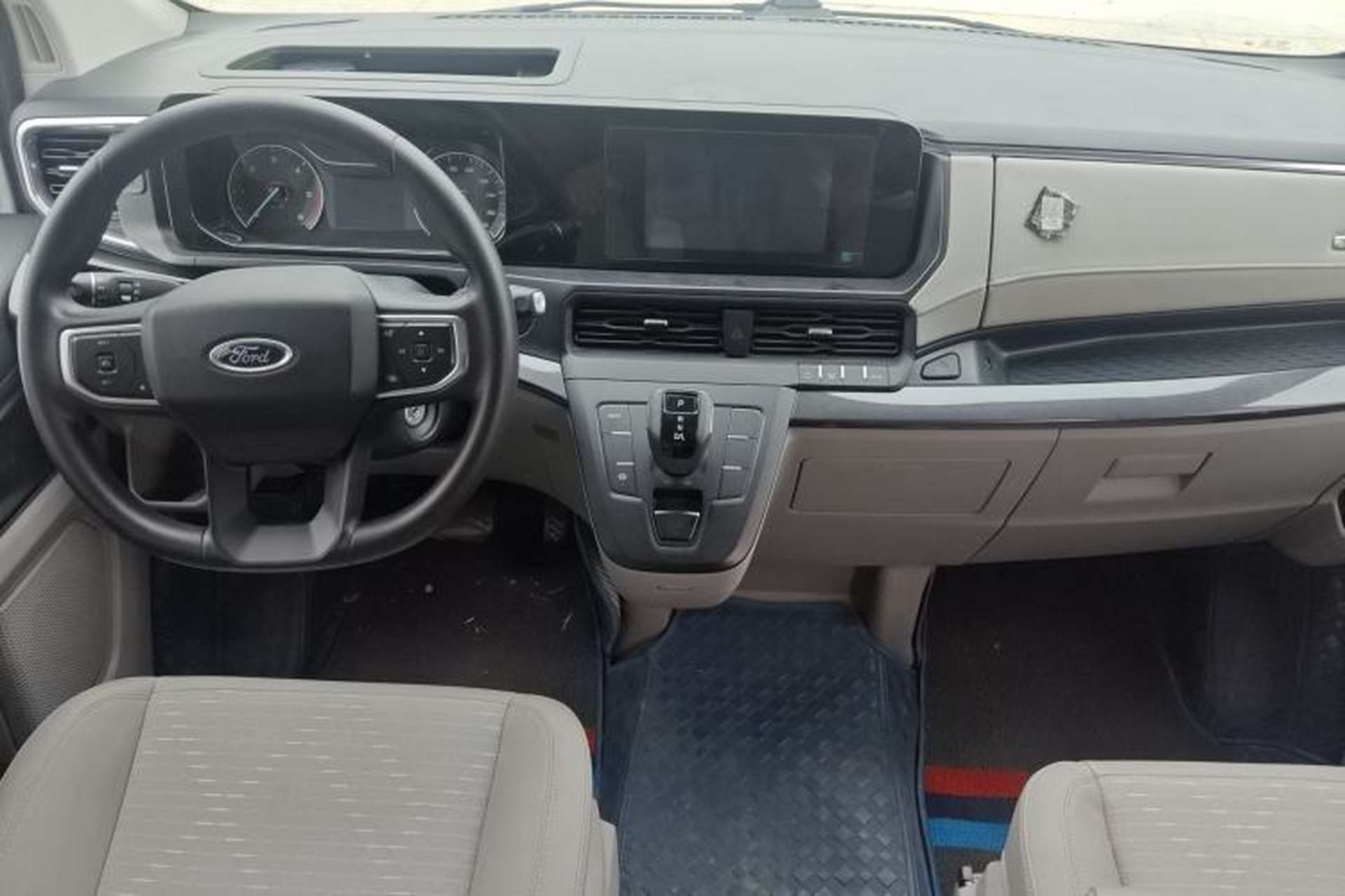 Used Ford Transit 2023 2.0T Diesel Automatic Commercial & Travel Model Mid-axle Medium Roof 7/8/9-Seater Center Console