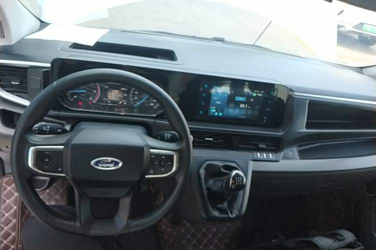 Used Ford Transit 2023 2.0T Diesel Manual Multifunction Commercial Vehicle Short Wheelbase Low Roof 5/6 Seats Center Console