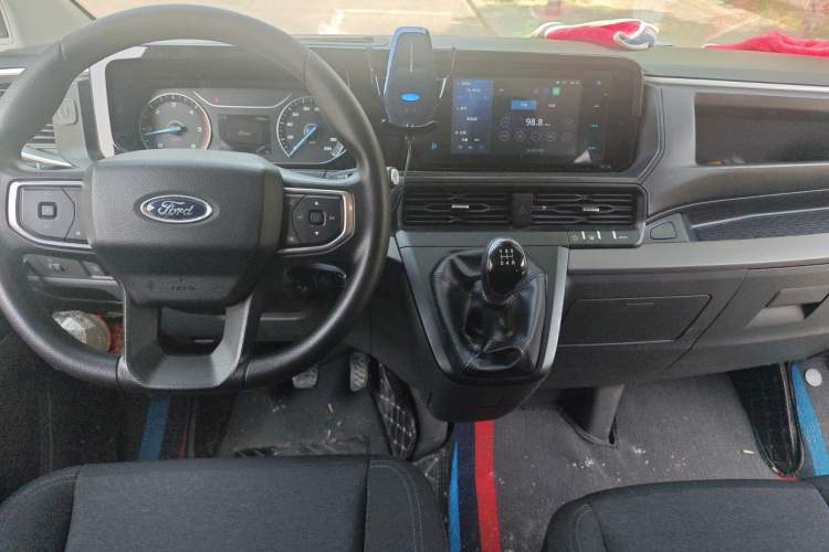 Used Ford Transit 2023 2.0T Diesel Manual Multifunction Commercial Vehicle Short Wheelbase Low Roof 5/6 Seats Center Console